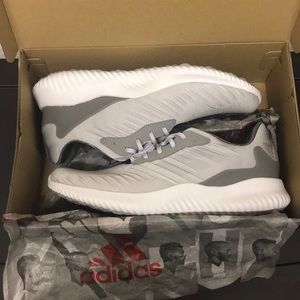 NIB Women’s Adidas Alphabounce RC size 12